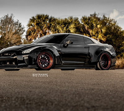 Фото дисков Strasse Wheels R10 Competition на Nissan GT-R