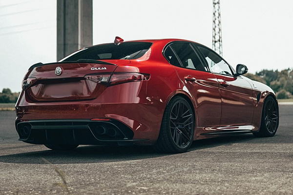 Фото дисков Bola FP1 Черный сатин на Alfa Romeo Giulia II (952)