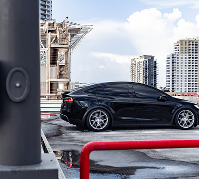Фото дисков Vossen HF-5 на Tesla Model X