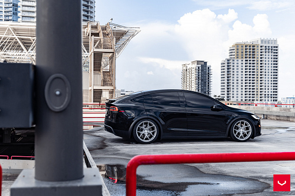 Фото дисков Vossen HF-5 Серебро на Tesla Model X