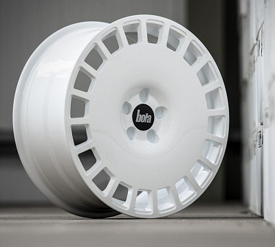 Bola B12