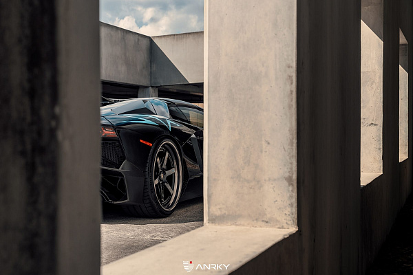 Фото дисков Anrky JDX-316 Черный глянец на Lamborghini Aventador