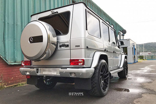 Фото дисков Strasse Wheels SM7T Deep Concave Monoblock Черный глянец на Mercedes-Benz G-Class II