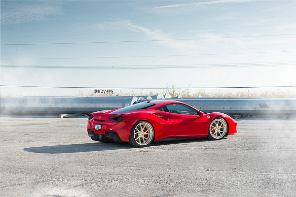 Фото дисков Strasse Wheels SM5RT Deep Concave FS Сатиновая шампань на Ferrari 488