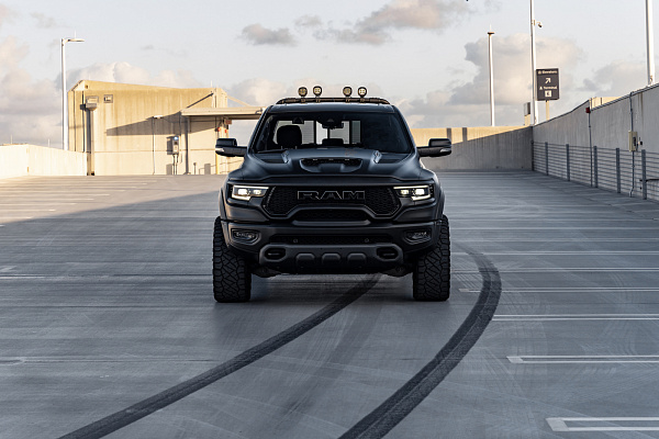 Фото дисков Strasse Wheels SV12M Signature Черный матовый на Ram 1500 V