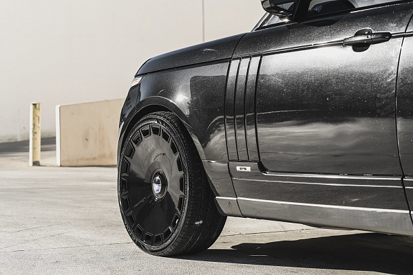 Фото дисков Giovanna Dicotto Черный глянец на Land Rover Range Rover IV