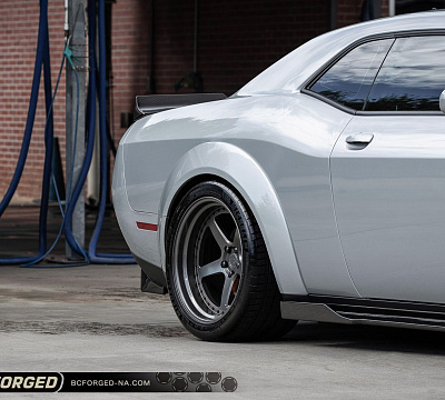 Фото дисков BC Forged LE05 // MLE05 на Dodge Challenger III