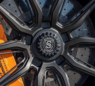 Фото дисков Strasse Wheels SV5-RS Performance на Lamborghini Aventador