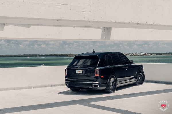 Фото дисков Vossen S17-18 Черный глянец на Rolls-Royce Cullinan