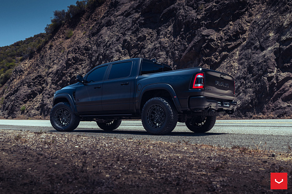 Фото дисков Vossen HFX-1 (6-Lug) Черный глянец на Ram 1500 V