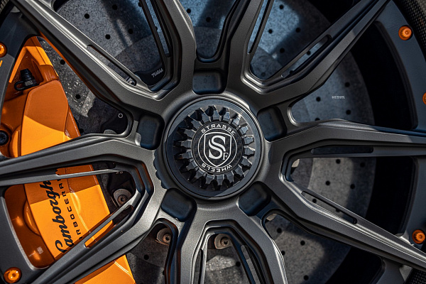 Фото дисков Strasse Wheels SV5-RS Performance Другой цвет на Lamborghini Aventador