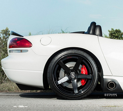 Фото дисков Strasse Wheels S5 Deep Concave на Dodge Viper