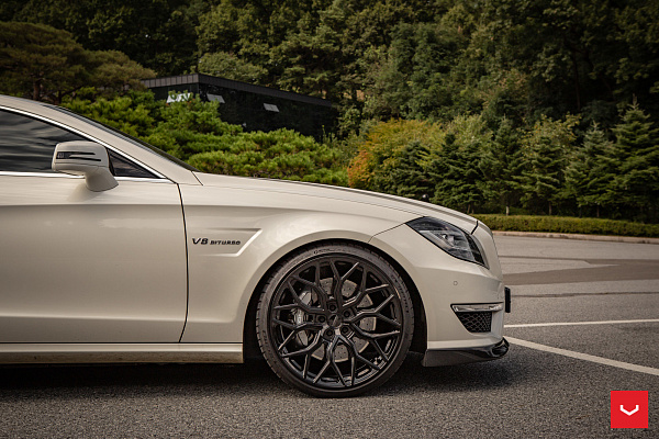 Фото дисков Vossen HF-2 Черный глянец на Mercedes-Benz CLS (C218)