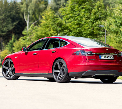 Фото дисков Vossen CV3 на Tesla Model S