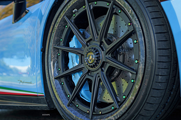Фото дисков Savini SV10 Другой цвет на Lamborghini Huracan