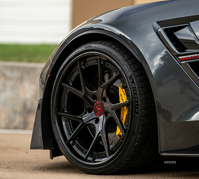 Фото дисков Strasse Wheels SM5RT Deep Concave FS на Chevrolet Corvette C7