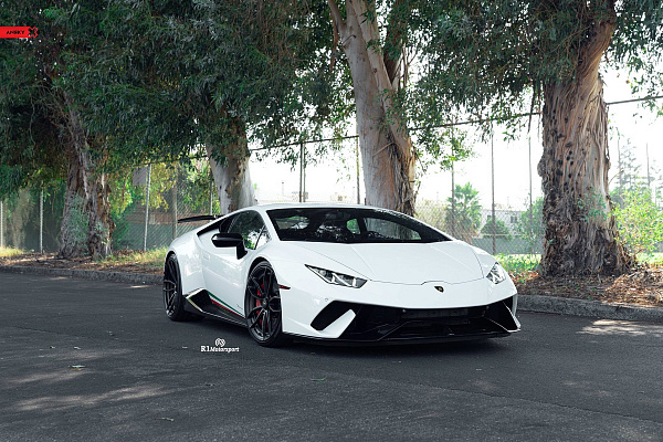 Фото дисков Anrky AN21 Черный сатин на Lamborghini Huracan
