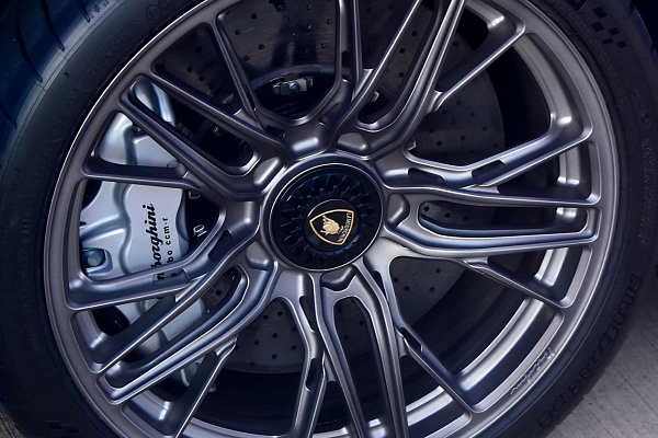 Фото дисков Brixton Forged FDE05 Сатиновый тонированный лак на Lamborghini Huracan