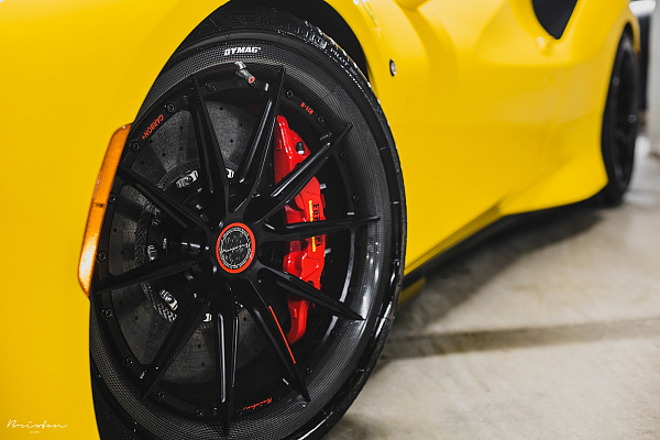 Фото дисков Brixton Forged R11-R Черный глянец на Ferrari F8