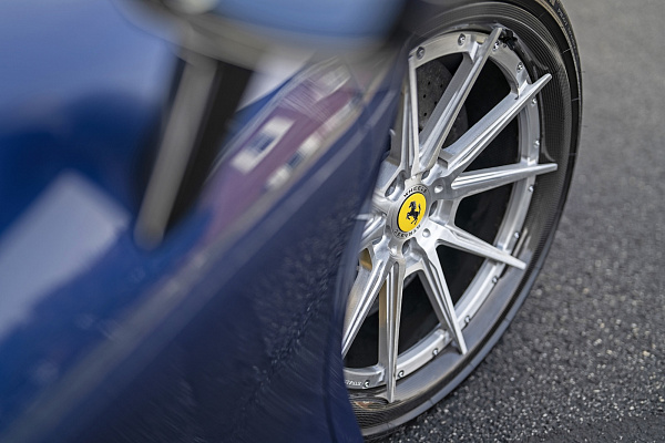 Фото дисков Strasse Wheels SV10 Track Сатиновый лак на Ferrari SF90