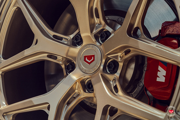 Фото дисков Vossen LC3-01 Глянцевое золото на BMW XM