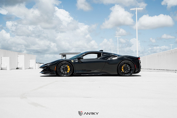 Фото дисков Anrky AN23 Черный глянец на Ferrari 812