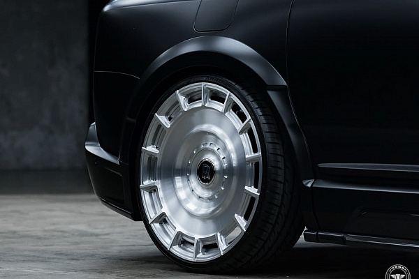 Фото дисков Vossen UV-7 Глянцевый лак на Rolls-Royce Cullinan