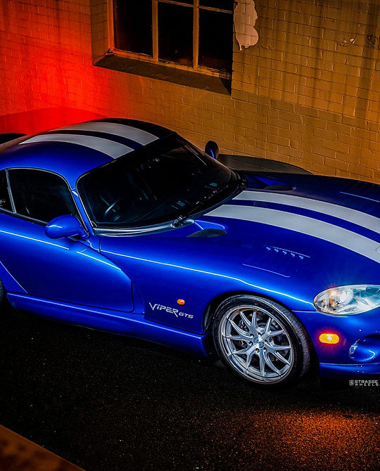Фото дисков SM6R Signature Глянцевый лак на Dodge Viper
