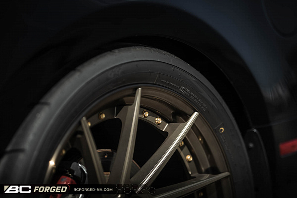 Фото дисков BC Forged HCA210 Сатиновая бронза на Ford Mustang V
