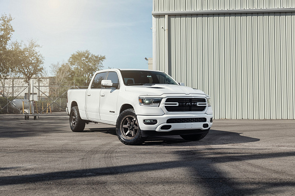 Фото дисков 4PLAY 4PS63 Сатиновая бронза на Ram 1500 V