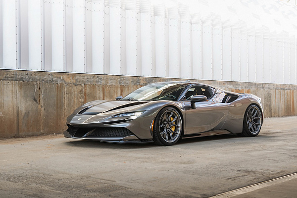 Фото дисков Brixton Forged CM5-RS Сатиновый графит на Ferrari SF90