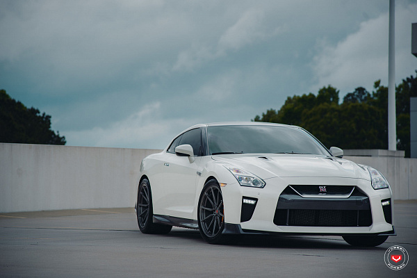 Фото дисков Vossen M-X2 Глянцевый темный лак на Nissan GT-R