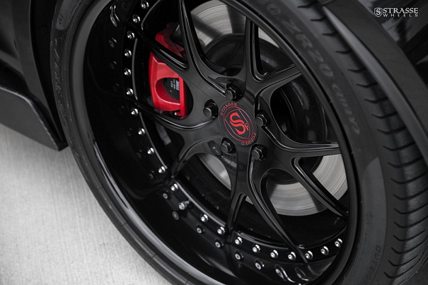 Фото дисков Strasse Wheels SM5R Signature Черный глянец на Jaguar F-Type