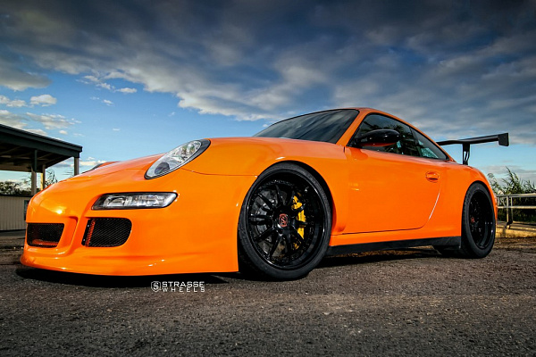 Фото дисков Strasse Wheels R10 Performance Черный глянец на Porsche 911 VI