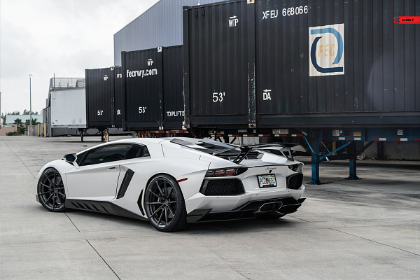 Фото дисков Anrky AN28 Глянцевый графит на Lamborghini Aventador
