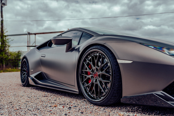 Фото дисков Strasse Wheels SV10M Deep Concave FS Другой цвет на Lamborghini Huracan