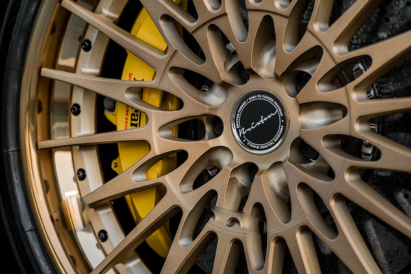Фото дисков Brixton Forged HS1 Сатиновое темное золото на Ferrari FF