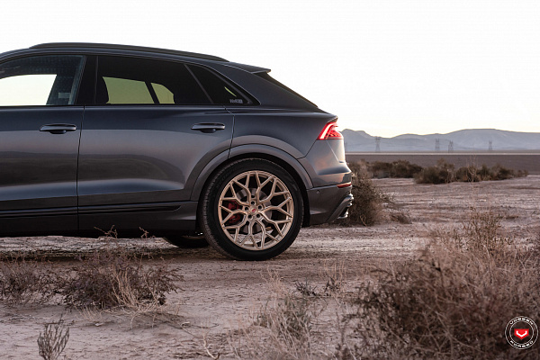 Фото дисков Vossen S17-01 Сатиновая шампань на Audi Q8