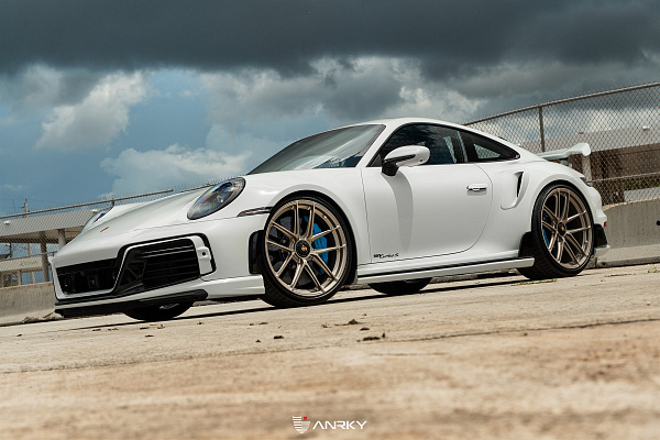 Фото дисков 1886 Wheels XR001 Сатиновая шампань на Porsche 911 VIII