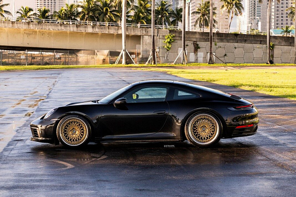 Фото дисков Strasse Wheels SC20 Track Сатиновое золото на Porsche 911 VIII