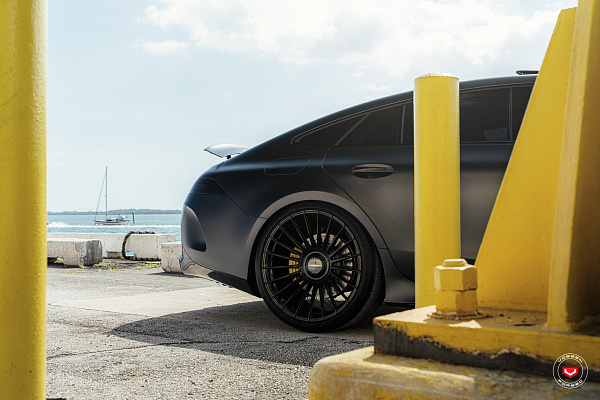 Фото дисков Vossen S17-13 Черный глянец на Mercedes-Benz AMG GT I