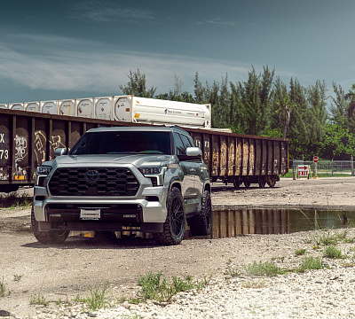 Фото дисков Vossen HF6-5 на Toyota Sequoia III