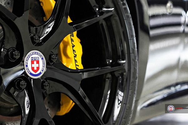 Фото дисков HRE P101 Черный глянец на Maserati GranTurismo I