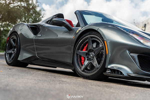 Фото дисков Anrky RS5.3 Глянцевый темный лак на Ferrari 812