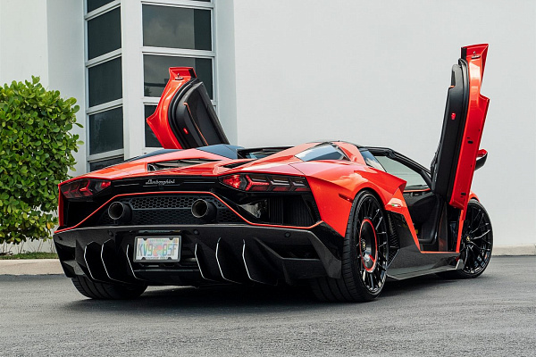 Фото дисков Anrky AN20 Черный глянец на Lamborghini Aventador