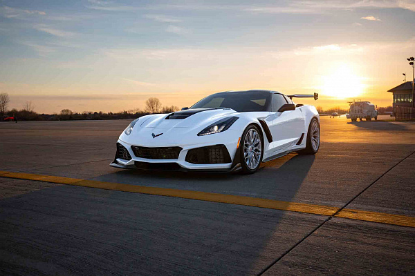 Фото дисков HRE P200 Сатиновый лак на Chevrolet Corvette C7