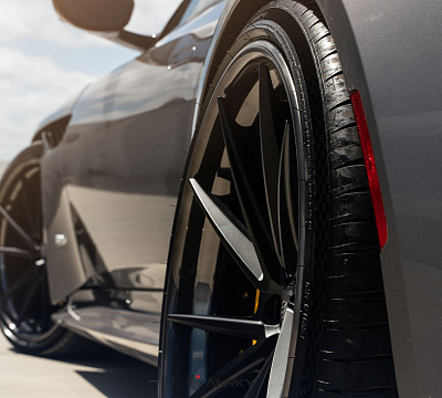 Фото дисков Anrky AN33 на Aston Martin DBS 3