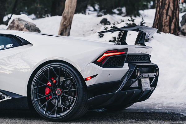 Фото дисков Brixton Forged PF10 Черный сатин на Lamborghini Huracan