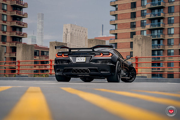 Фото дисков Vossen S21-02 Черный глянец на Chevrolet Corvette C8