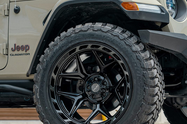Фото дисков 4PLAY 4P55 Черный глянец на Jeep Gladiator II (JT)